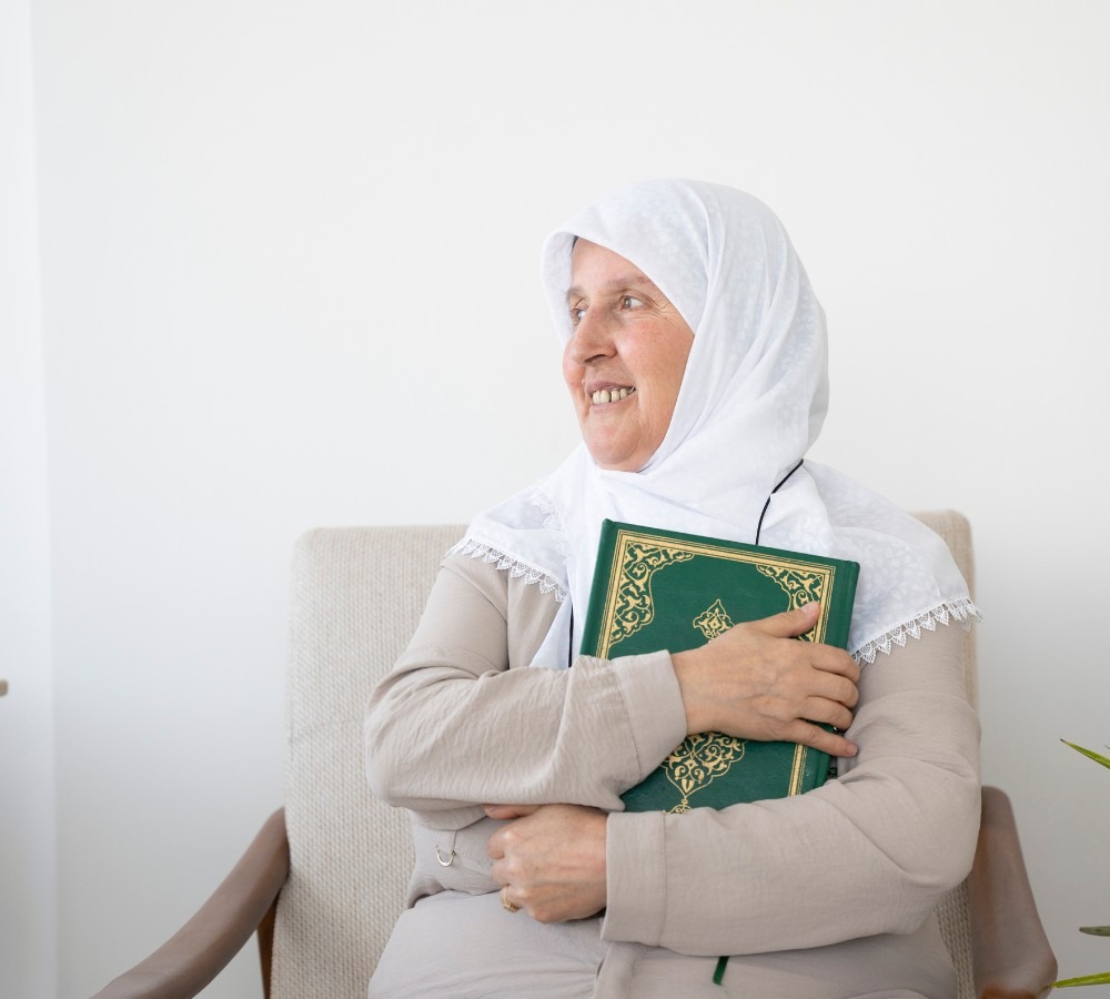 Alte afghanische/ persische Frau die von einem Pflegedienst in Hamburg betreut wird